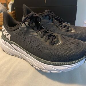 Hoka Clifton 7 Women’s 10.5 Wide - Black & White